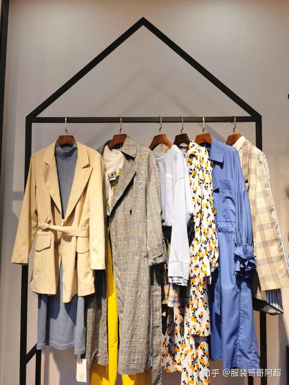 服裝拿貨口語(yǔ)怎么說(shuō)？最全的服裝批發(fā)市場(chǎng)進(jìn)貨行話與鞋帽批發(fā)指南